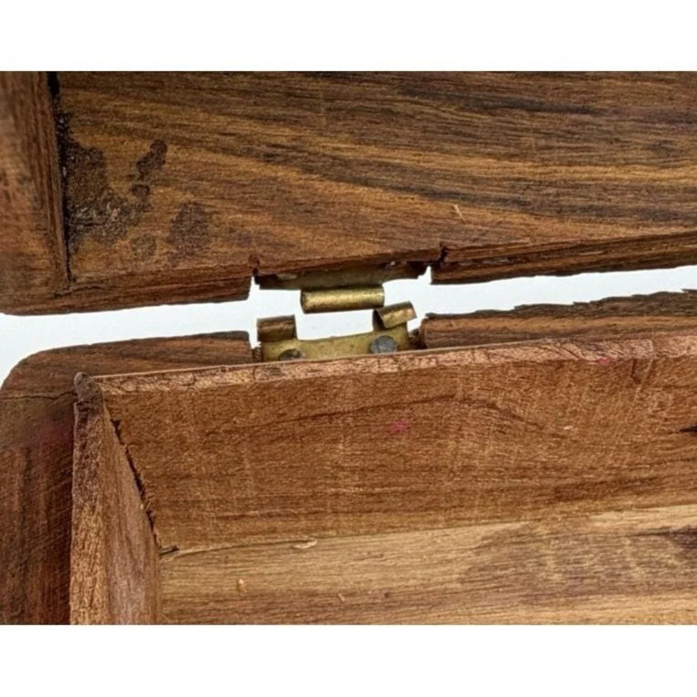 Unbranded hand carved